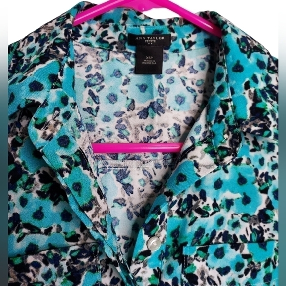 Ann Taylor Sleeveless Floral Button Down Size XSP - Picture 4 of 6